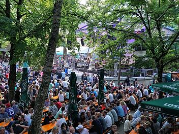Am Mittwochabend waren die Keller im Weihersbach voll besetzt. Garanten für den Erfolg: "Motion Sound" und das gute Wetter.  Foto: herzolife