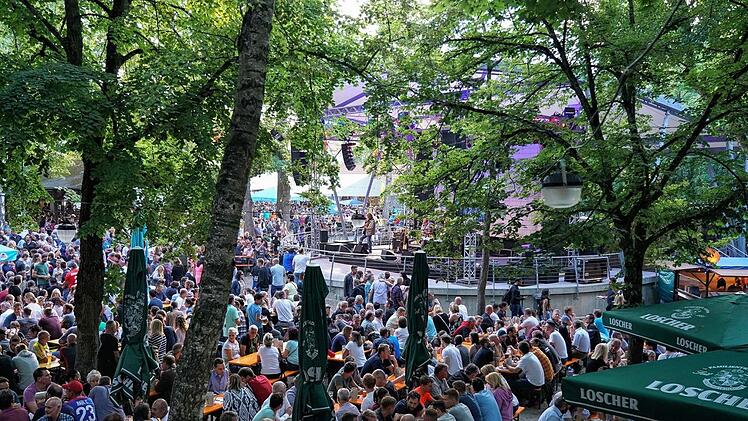Am Mittwochabend waren die Keller im Weihersbach voll besetzt. Garanten für den Erfolg: "Motion Sound" und das gute Wetter.  Foto: herzolife