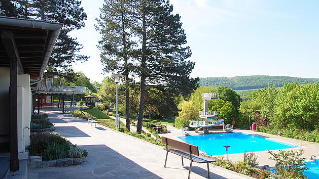 Bad Kissinger Terrassenschwimmbad bleibt länger geöffnet - Sommer soll zurückkehren