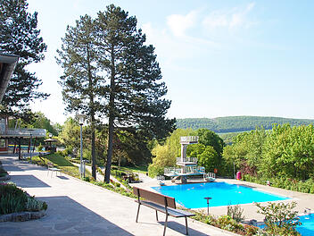 Bad Kissinger Terrassenschwimmbad bleibt l&auml;nger ge&ouml;ffnet - Sommer soll zur&uuml;ckkehren