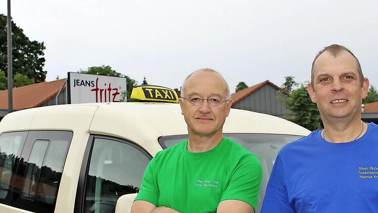 Die Taxiunternehmer Imre Marcovic und Helmut Emmert haben sich erst kürzlich zusammengeschlossen, um einen optimierten Betrieb anbieten zu können. Foto: Julia Raab