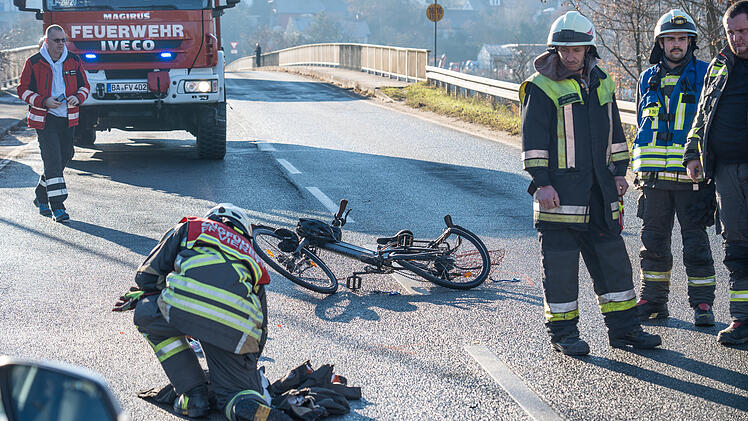 Radfahrer bei Unfall im Kreis Bamberg schwer verletzt