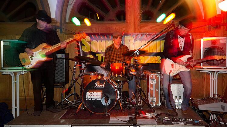 Sonnie Ronnie & the Shotguns aus Langenzenn boten Bluesrock und Gitarrenkunst vom Feinsten.