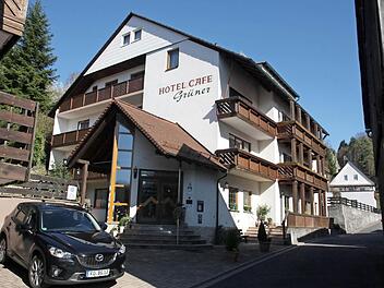 Die Zeiten als Hotel sind vorbei für das bisherige Hotel Café Grüner in Obertrubach. Bald ziehen Asylanten ein. Das Haus wird also weiter menschen beherbergen. Foto: Franz Galster