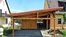 Carport mit Garage.