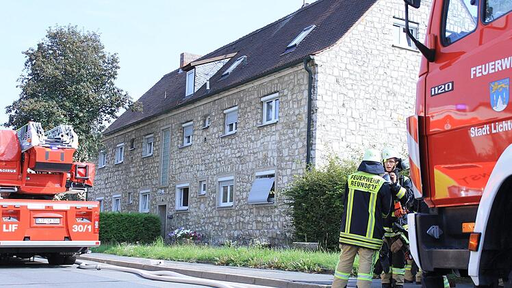 Bei einem Schwelbrand in der Viktor-von-Scheffel-Straße in Lichtenfels entstand hoher Sachschaden. Foto: Dominic Buckreus