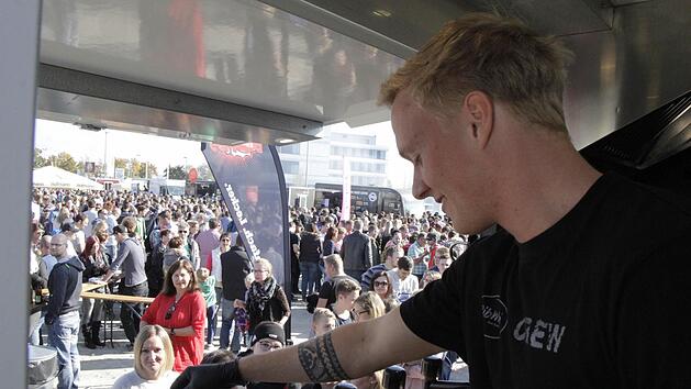 16 Foodtrucks mit kulinarischen Leckereien - hier ein  Bild, das im September  Forchheim entstand - sind beim Herbstmarkt am 29.&nbsp;Oktober in Luidwigsstadt.Archiv/Josef Hofbauer
