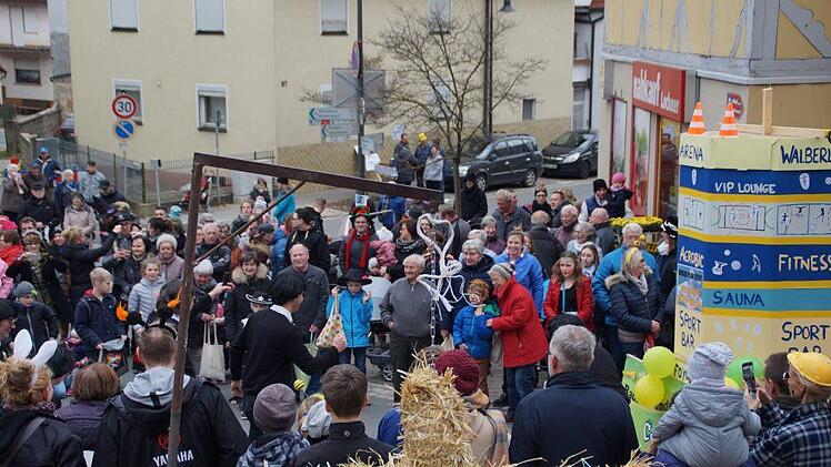 Der Faschingsumzug in Kirchehrenbach Foto: Timo Gebhardt
