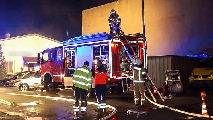 Maschine in Schleiferei in Brand geraten