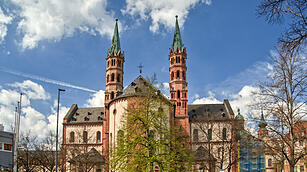 Der Dom ist die Bischofskirche des Bistums Würzburg