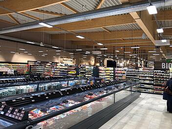 Kreis Coburg: Neues "Einkaufszentrum Oberfranken" eröffnet - Bürgermeister geht Wette ein