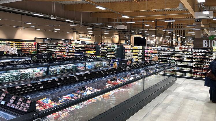 Kreis Coburg: Neues "Einkaufszentrum Oberfranken" eröffnet - Bürgermeister geht Wette ein