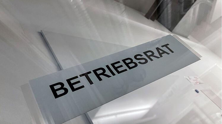 Ein Hinweisschild h&auml;ngt am Eingang zum Betriebsrat