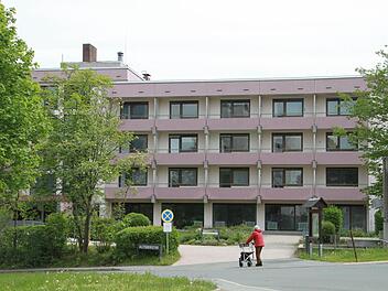 Im Bereich Nordgauerstraße wohnen viele ältere Lichtenfelser. Die Stadtbushaltestelle befindet sich nur wenige Schritte vom früheren Altenheim entfernt, das sei Ende 2012 leersteht. Fotos: Ramona Popp