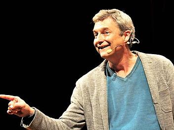Der österreichische Kabarettist Alfred Dorfer war mit seinem Programm "bisjetzt" beim Kulturamt Haßfurt zu Gast und bereitete dem Publikum einen äußerst vergnüglichen Abend.  Foto: Ulrike Langer