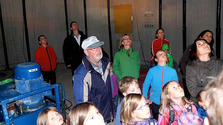 Im Turm staunten die Besucher über die Ausmaße.  Foto: Gerd Schaar