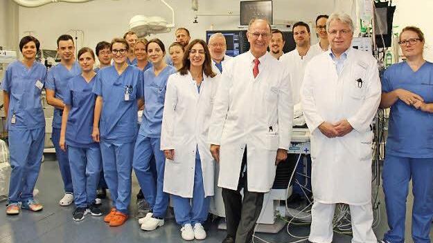 Das Team des Kerzkatheterlabors mit Prof. Johannes Brachmann (Mitte)  Fotos: Birgit Schwabe