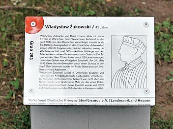 Unser Foto zeigt die Stele, die heute in der Kriegsgräberstätte in Ludwigstein an den bei Dieteershan ermordeten W&#322;adys&#322;aw Zukowski erinnert.