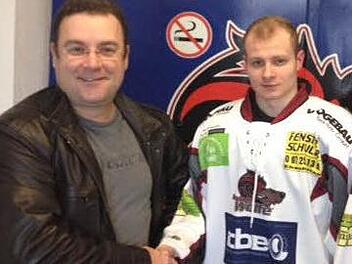 Willkommen: Wölfe-Vorsitzender Vassili Ledin mit Neuzugang Tom Jeffrey Goldmann. Foto: privat