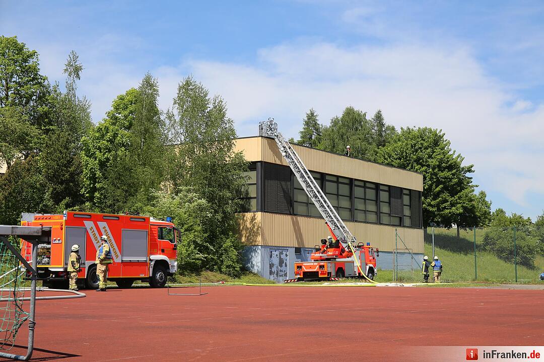 Kreis Hof: Photovoltaikanlage auf Schuldach fängt Feuer