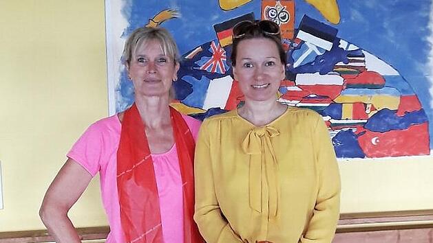 Heike F&ouml;rster (links) leitet mit Unterst&uuml;tzung von Dagmar Herzing den Kurs.  Foto: TSV Lonnerstadt