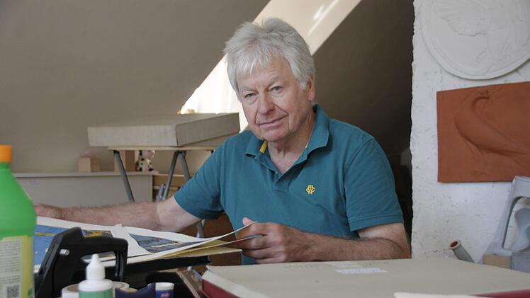 "Die verschiedenen Drucktechniken haben ich alle durchexerziert", sagt der Künstler und Kulturpreis-Träger Harald Hubl. Fotos: Franziska Rieger