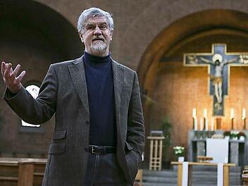 Pfarrer Günther Schardt: "Die Kirche ist ein Ort, an dem man über sich hinausblickt."  Foto: Barbara Herbst