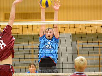 Leitwolf-Qualitäten: Oliver Möller (im Hintergrund) vom TV/DJK Hammelburg. Foto: ssp