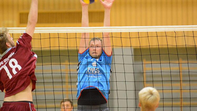 Leitwolf-Qualitäten: Oliver Möller (im Hintergrund) vom TV/DJK Hammelburg. Foto: ssp