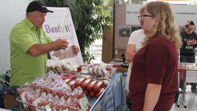 Nassfutter, Trockenfutter, Kräuterfutter, Bio-Futter? Foto: Sonny Adam