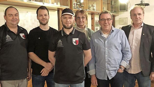 Das Foto zeigt die Geehrten mit (von links) SV-Verwaltungsvorsitzenden Bernd Müller, Jens Wagner, Manuel Elflein, Grete Heilinger, Edwin Lieblein und Daniel Wiener. Foto: Moritz Dekant