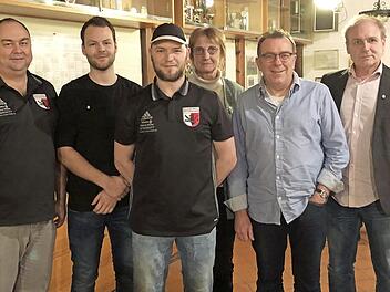 Das Foto zeigt die Geehrten mit (von links) SV-Verwaltungsvorsitzenden Bernd Müller, Jens Wagner, Manuel Elflein, Grete Heilinger, Edwin Lieblein und Daniel Wiener. Foto: Moritz Dekant