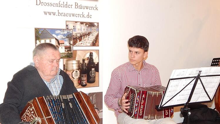 Günter Fröba (links) mit Enkel Aaron, der in Bayreuth wohnt. Foto: Horst Wunner