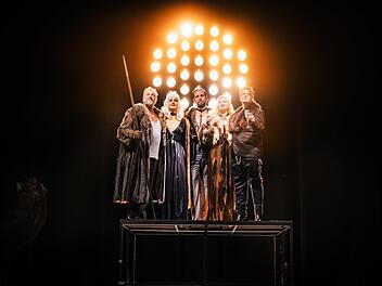 "Das Rheingold" von Richard Wagner feierte in der Regie von Alexander Müller-Elmau Premiere am Landestheater Coburg.Foto: Sebastian Buff