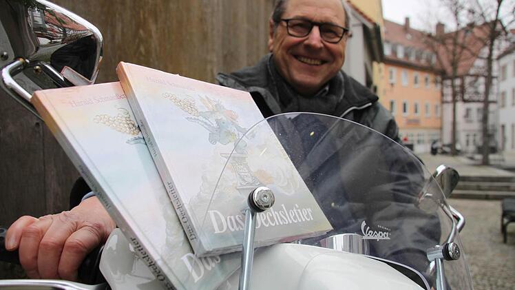 Harald Schmaußer hat seinen ganz eigenen Humor. Und der wird in seinen Büchern und Gemälden sichtbar. Der Grafiker und Karikaturist arbeitet und lebt in Sulzfeld, wo er seit mehr als 25 Jahren in seinem Gewölbekeller eine öffentliche Galerie betreibt. Schmaußer fabuliert über Trolle, Feen, Mostgöker und das prähistorische Öchsletier. Für den guten Zweck hat er fünf Bücher zur Verfügung gestellt. Mindestgebot: 10 Euro pro Exemplar.