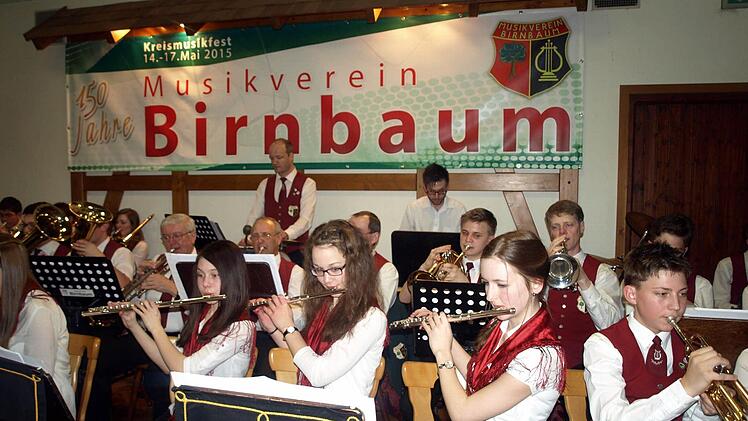 Mit ganzem Herzen dabei sind die Musiker beim Jubiläumskonzert anlässlich des 150jährigen Bestehens ihres Musikvereins .