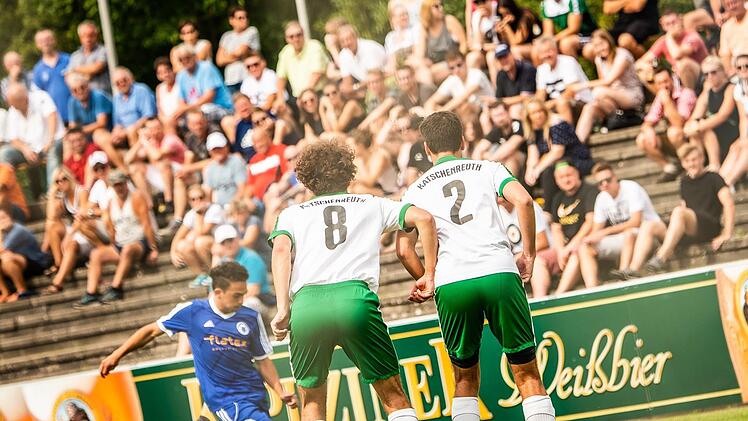 Derby vor großer Kulisse: 430 Zuschauer sahen den klaren Erfolg der Katschenreuther beim ATS Kulmbach.  Fotos: Alexander Muck