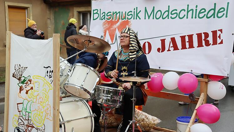 Der Pharao am Schlagzeug der Modschiedler BlasmusikRoland Dietz