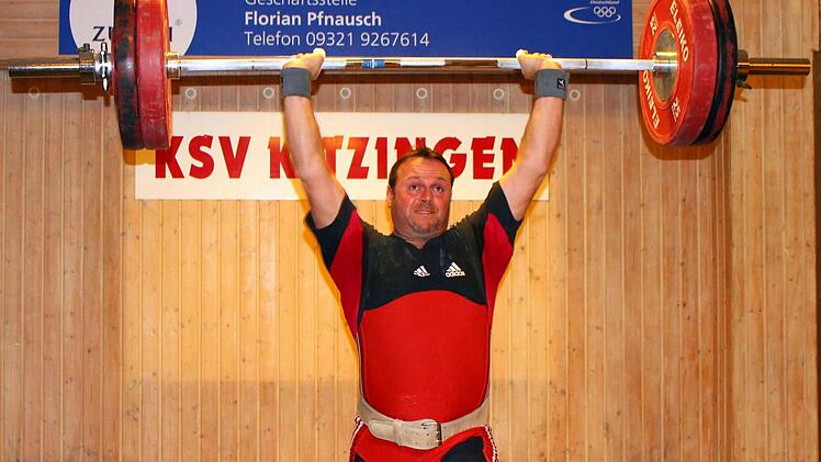 Sicher hat Alexander Meinhardt-Heib 160 Kilogramm im Stoßen im Griff. Foto: Thomas