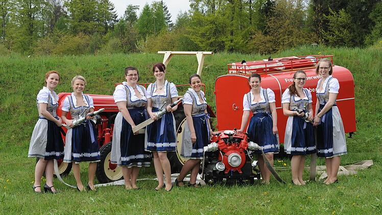 Acht Festdamen wurden für das Jubiläum ausgewählt.  Foto: Fotofreunde Steinberg