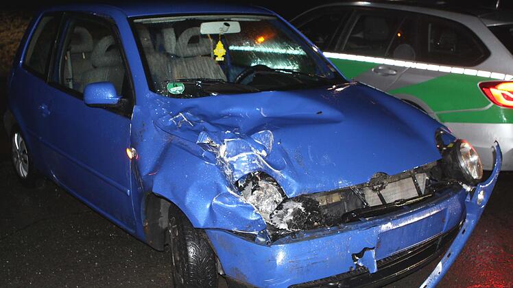Das Auto der jungen Frau wurde stark beschädigt. Foto: Michael Wunder