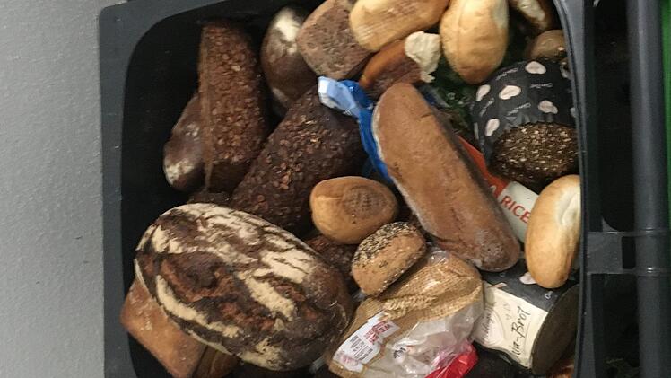 Auch Brot gehört zur regelmäßigen Ausbeute. Foto: Alex Cio