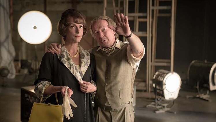 Regisseur Kurt Moser (Ulrich Noethen) und Caterina Schöllack (Claudia Michelsen) haben die Vision eines gemeinsamen Erfolgs.