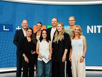RTL startet mit einer Sportoffensive in den Herbst! Zu den Protagonisten des Enders gehören (von links, hinten) Frank Robens), Laura Wontorra, Wolff-Christoph Fuß und Florian König. Auch Jana Wosnitza, Alessa-Luisa Naujoks, Laura Papendick und Inga Leschek (von links vorne) mischen mit.