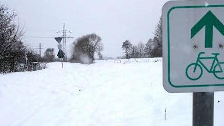 Wenn Schnee liegt, ist der Radweg entlang der Bahnlinie zwischen Kauernburg und der Berliner Brücke nicht passierbar.