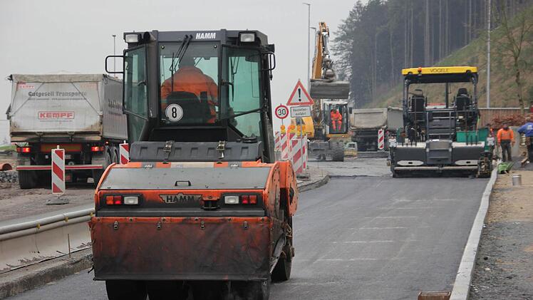 Das Reststück der Bundesstraße 85 wird asphaltiert.  Foto: Friedwald Schedel