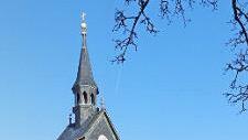 Mit dem Rhönklub ging es zur größten Holzkirche Thüringens. Foto: Horst Hippler