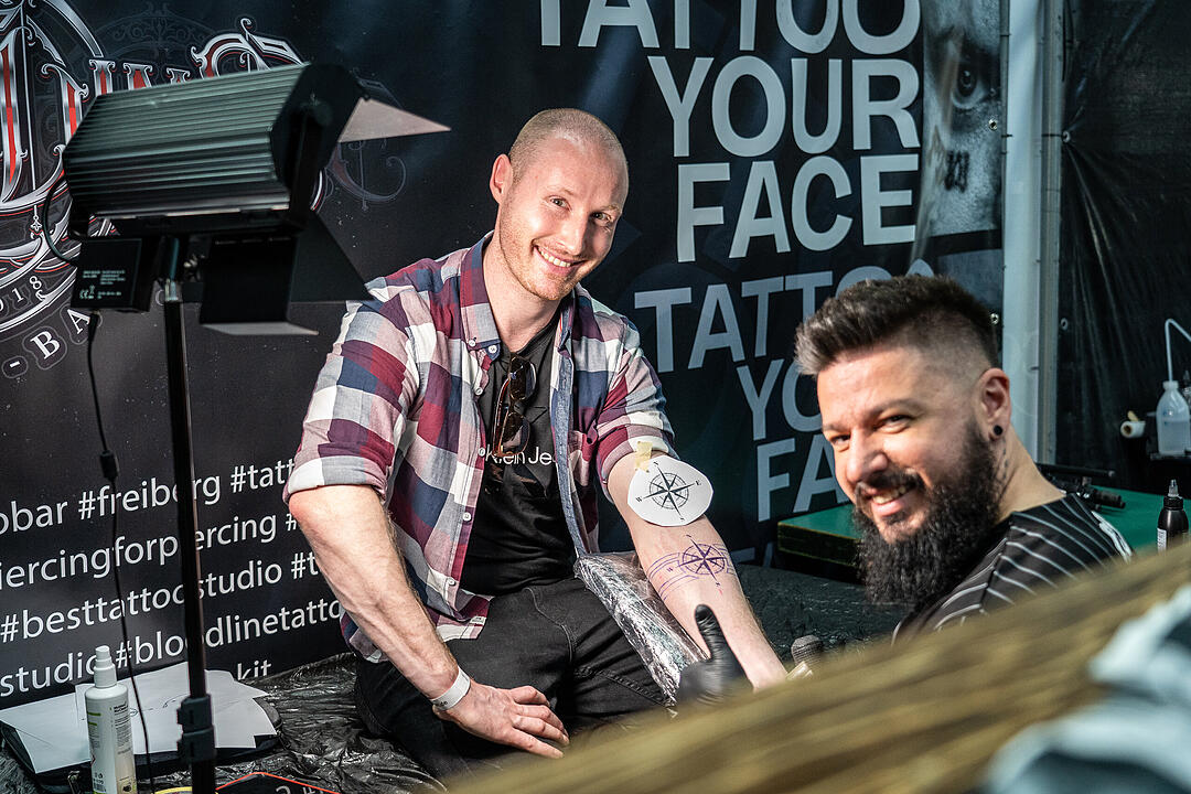 Mit vielen Top Tattookünstlern und Händlern.