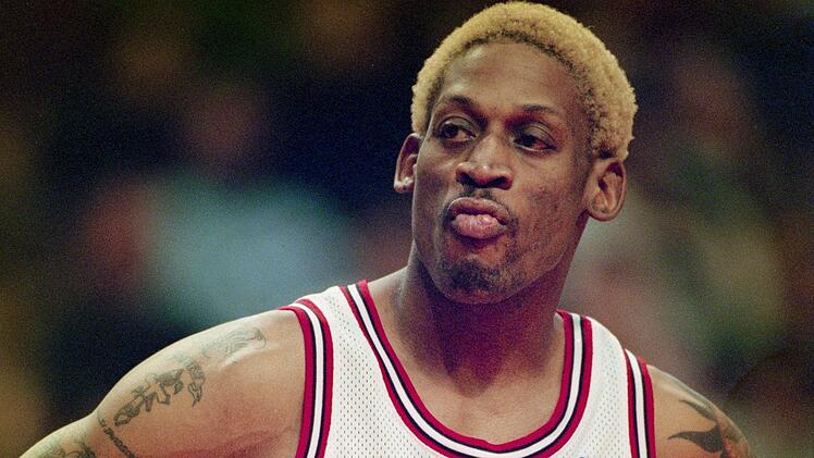 Dennis Rodman holte mit zwei Mannschaften f&uuml;nf NBA-Titel, aber auch abseits des Basketball-Platzes lie&szlig; er nichts anbrennen.