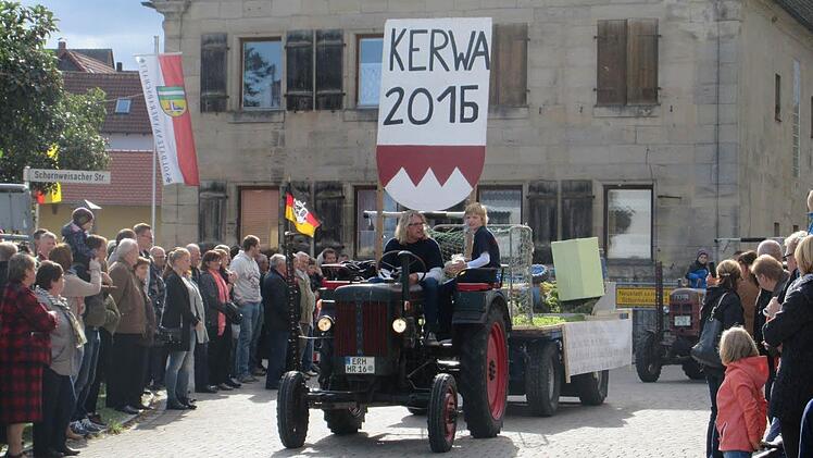 Der Umzug lockte zahlreiche Besucher an. Foto: Helena Frömel